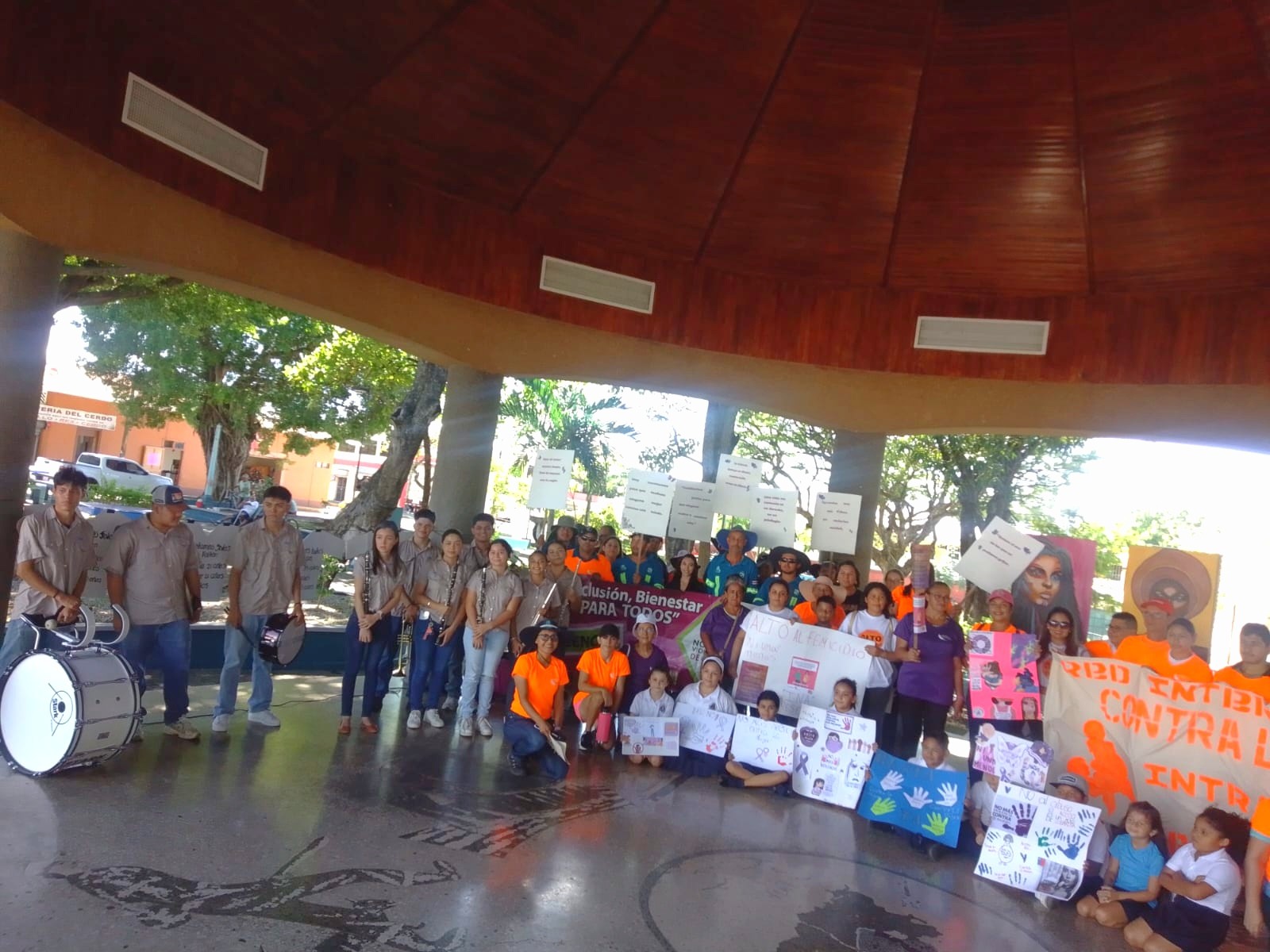 Caminata por el Día para la Eliminación de la Violencia contra la Mujer